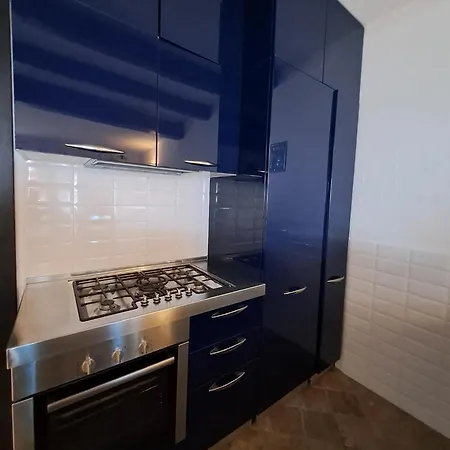 Porto Luna N 10 *